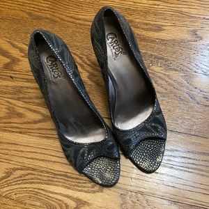 Heels, gold snake skin